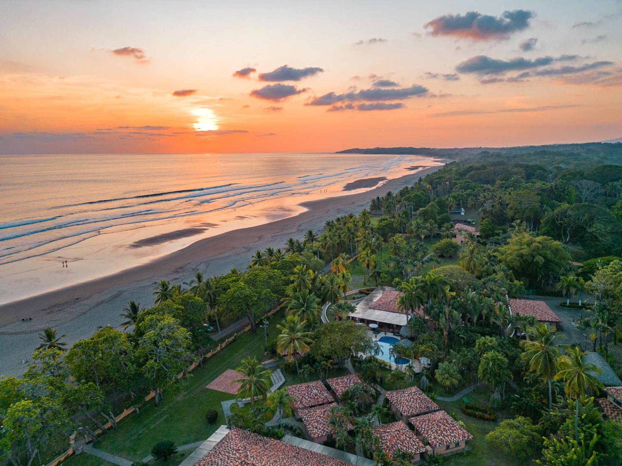 Sunset Del Mar Beach Resort Esterillos Este Exterior photo